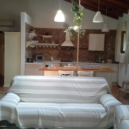 House Luigi Apartman Due Carrare